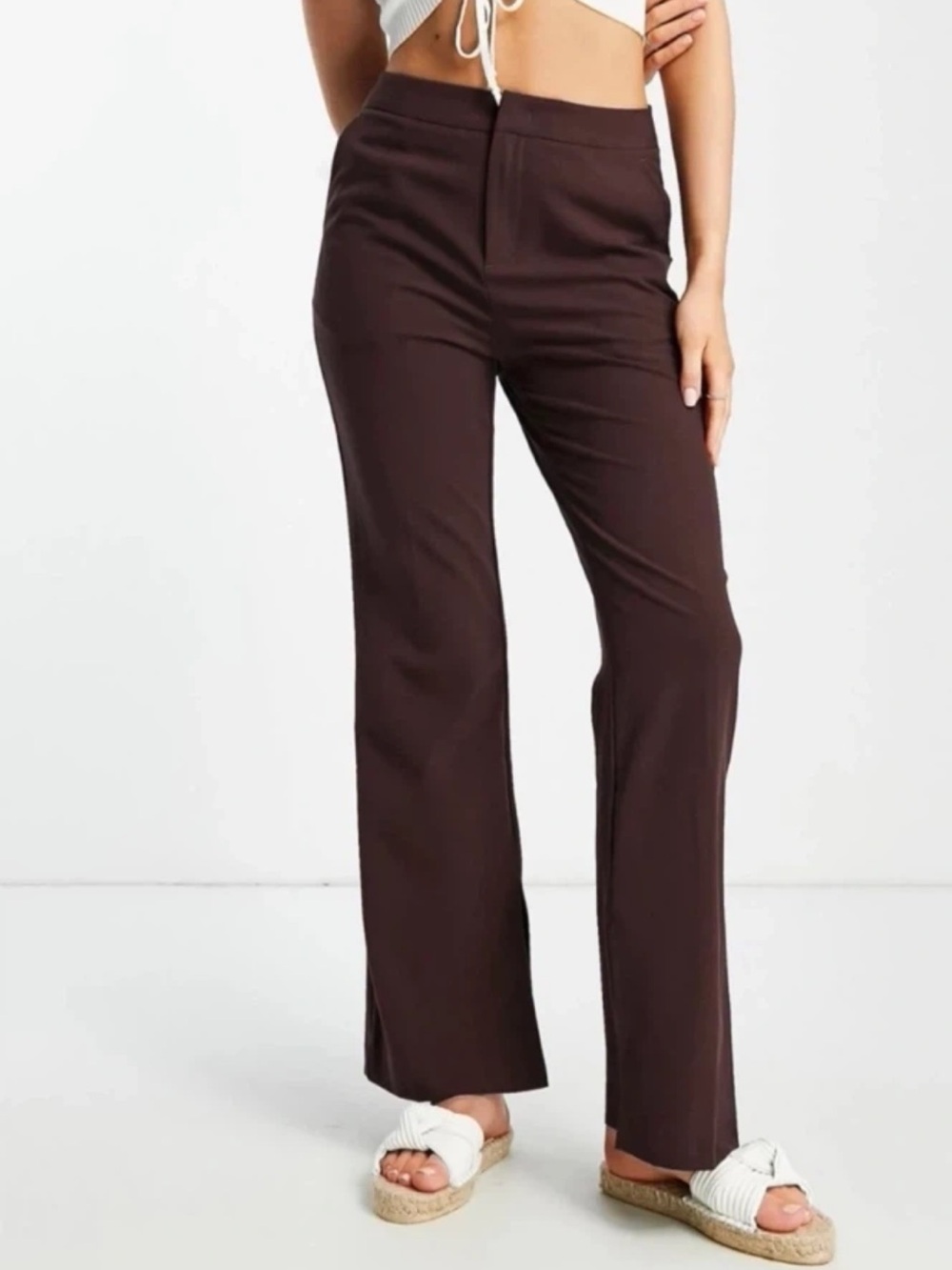 Urban Revivo straight leg split trousers in brown - Size XS